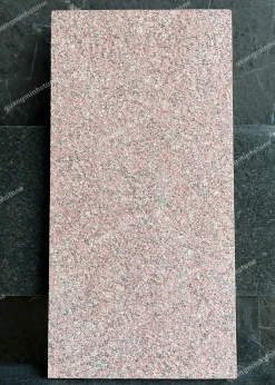 Đá Đỏ Bình Định Khò Nhám Lát Sân 30x60 - quang minh stone 1