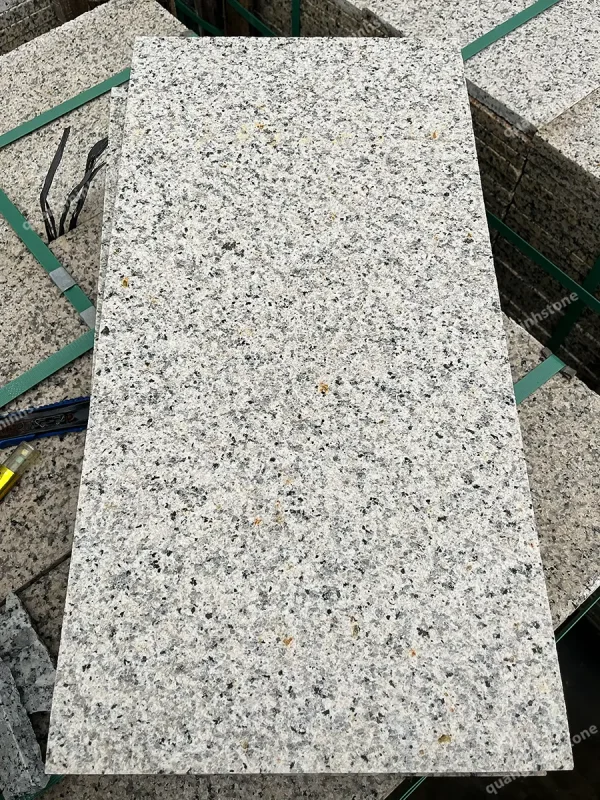 Đá Vàng Bình Định Khò Nhám Lát Sân 30x60 - Quang Minh Stone 4