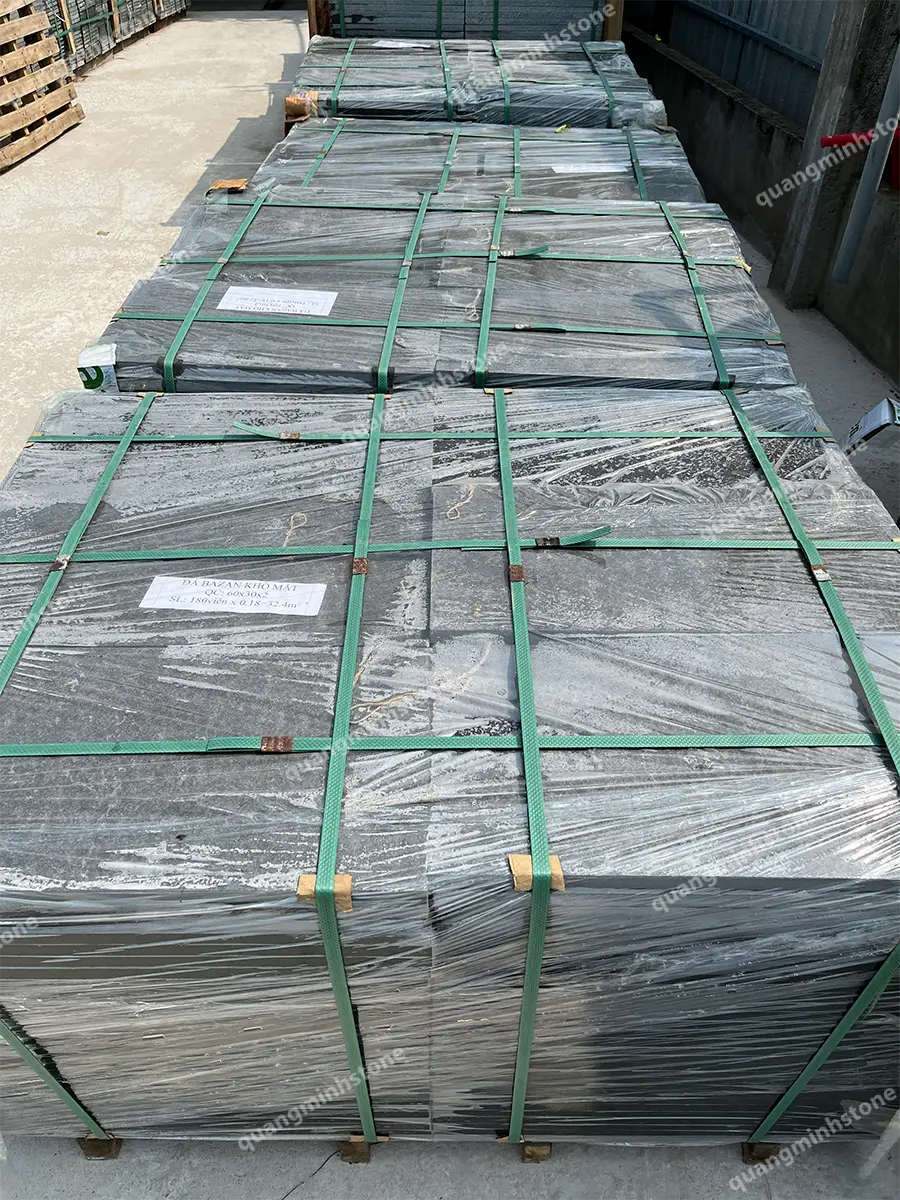 Đá bazan đen khò nhám lát sân 30x60 - quang minh stone 11