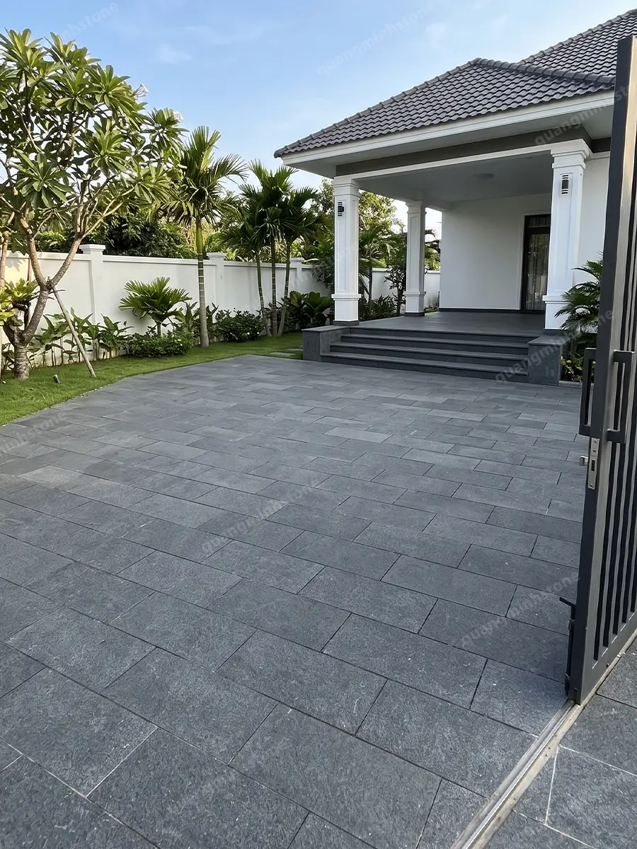 Đá bazan đen khò nhám lát sân 30x60 - quang minh stone 14