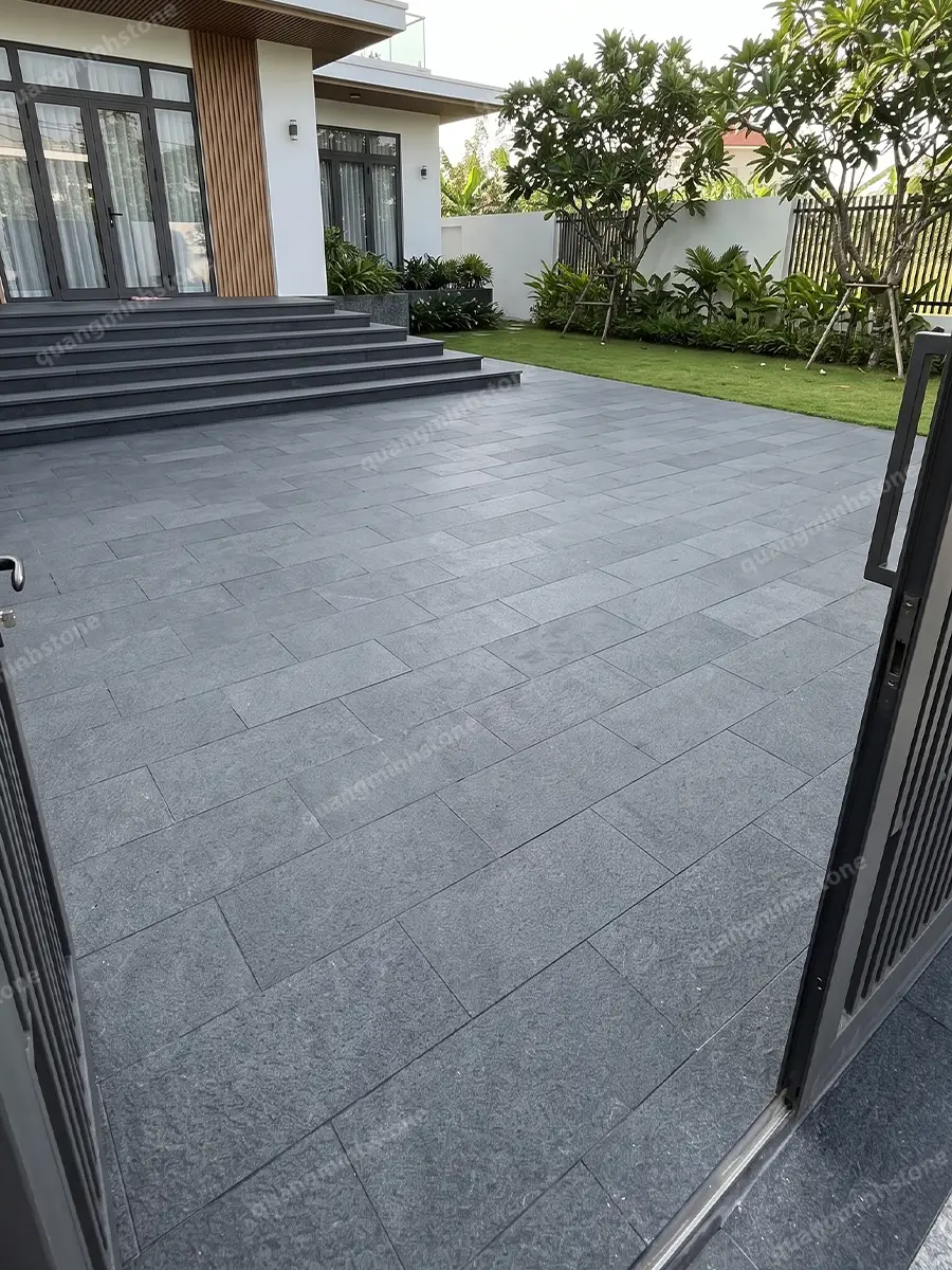 Đá bazan đen khò nhám lát sân 30x60 - quang minh stone 15