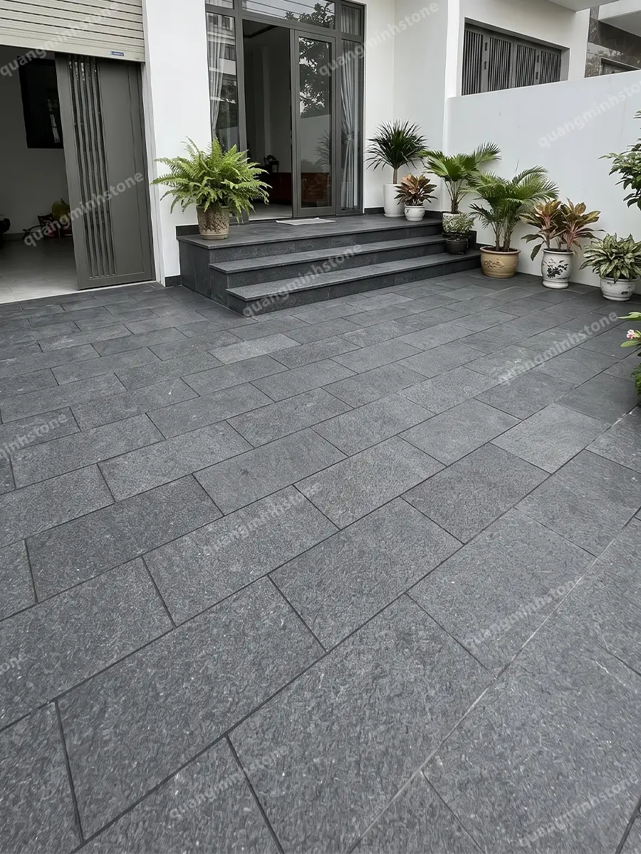 Đá bazan đen khò nhám lát sân 30x60 - quang minh stone 17