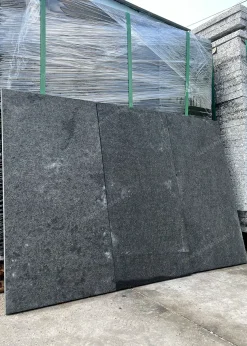 Đá bazan đen khò nhám lát sân 30x60 - quang minh stone 4