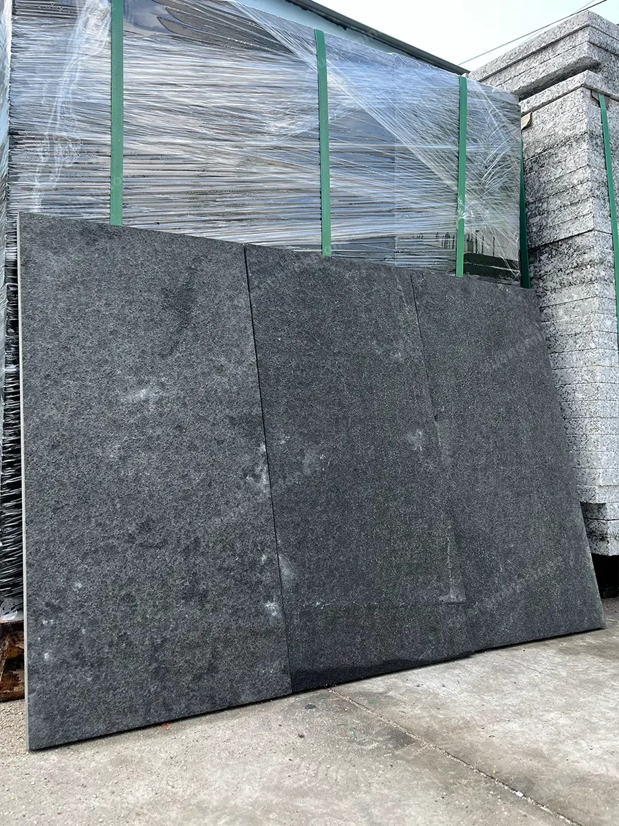 Đá bazan đen khò nhám lát sân 30x60 - quang minh stone 4