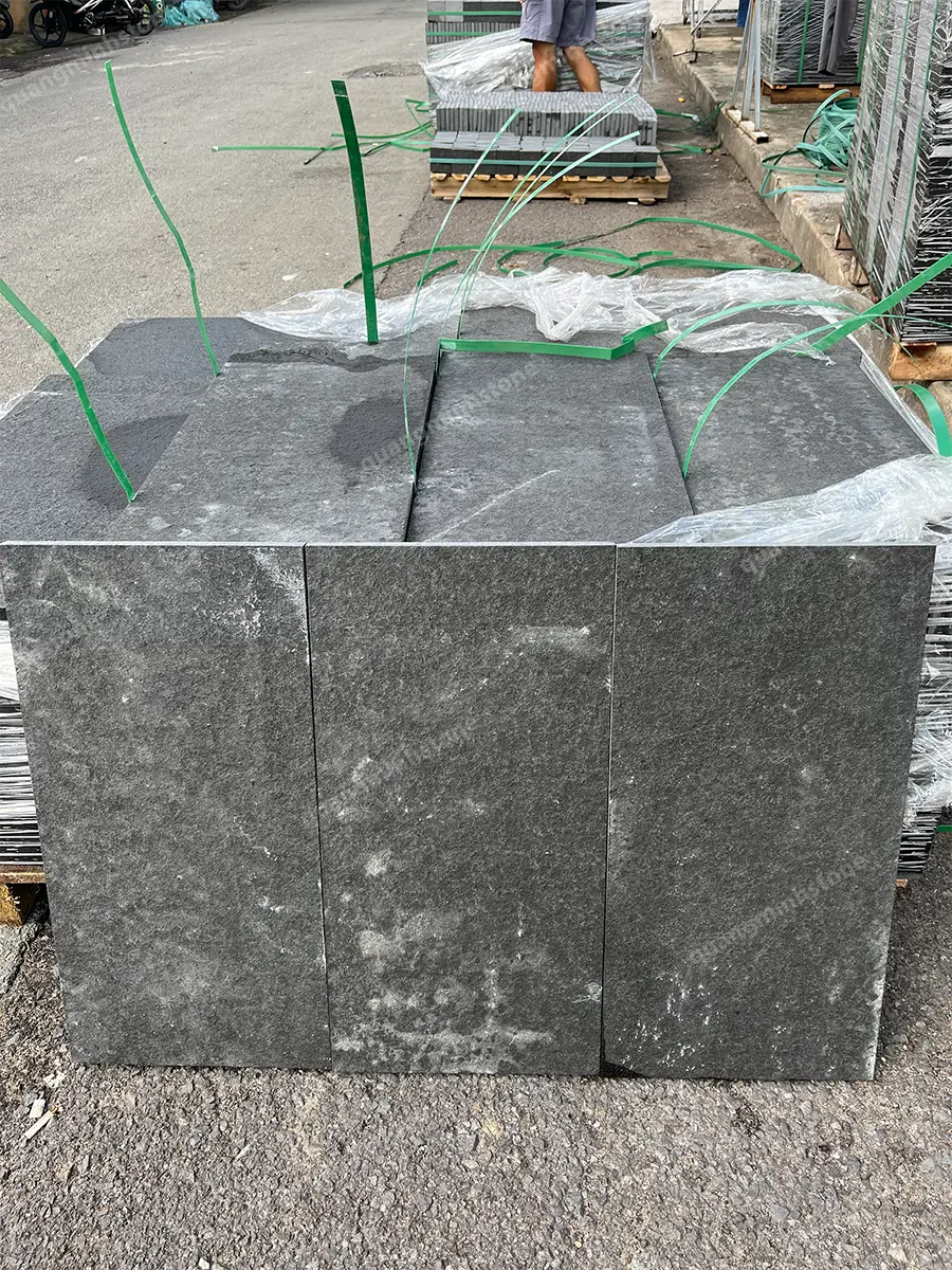 Đá bazan đen khò nhám lát sân 30x60 - quang minh stone 6