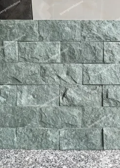 Đá chẻ xanh rêu ốp tường 10x20