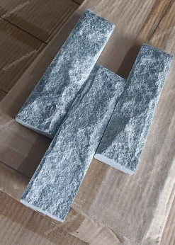 Đá chẻ đen ánh kim ốp tường 5x20 4