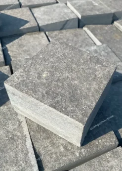Đá Cubic Bazan Đen Khò Nhám Lát Sân 10x10x5 - Quang Minh Stone 1