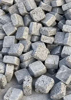 Đá Cubic Ong Xám Quay Cạnh 10x10x5 - quang minh stone 1