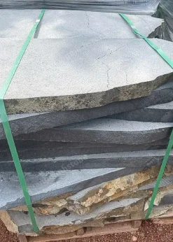 Đá Rải Lối Đi Sân Vườn Ong Xám - quang minh stone 1