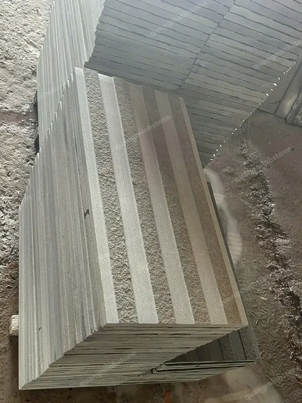 Đá bazan xám xanh khò nhám chia 4 rãnh Lót Ram Dốc 30x60 - quang minh stone 3
