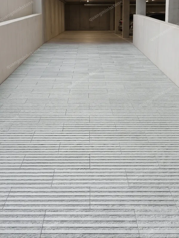 Đá bazan xám xanh khò nhám chia 4 rãnh Lót Ram Dốc 30x60 - quang minh stone 6