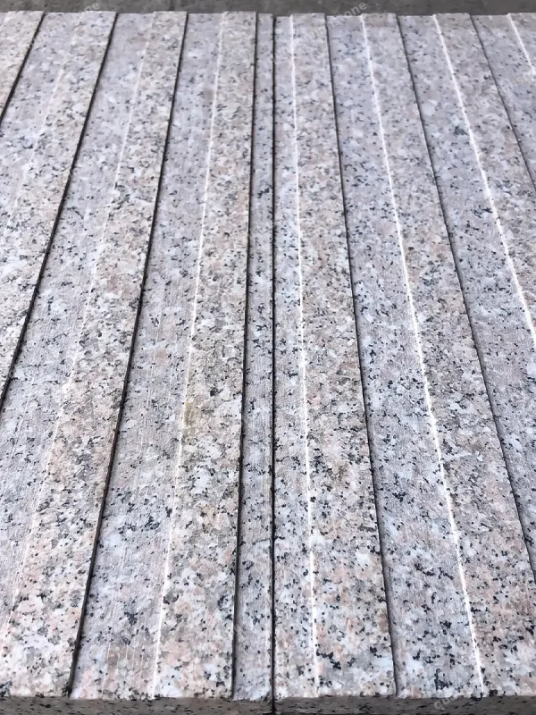 Đá hồng gia lai khò nhám gia công rãnh Lót Ram Dốc 30x60 - quang minh stone 2