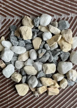 Sỏi Mix Trắng Xanh Vàng - quang minh stone 1