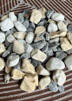 Sỏi Mix Trắng Xanh Vàng - quang minh stone 2