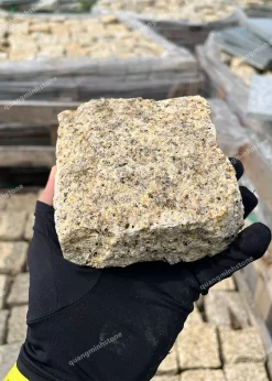 Đá Cubic Vàng Bình Định 10x10x5 - quang minh stone 1