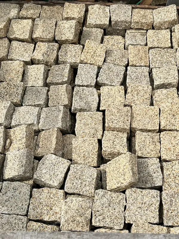 Đá Cubic Vàng Bình Định 10x10x5 - quang minh stone 3
