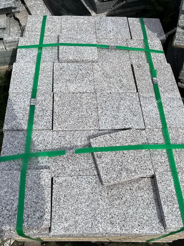 Đá cubic tím khò nhám Lát Sân - quang minh stone 4