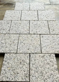 Đá cubic vàng khò nhám Lát Sân - quang minh stone 1