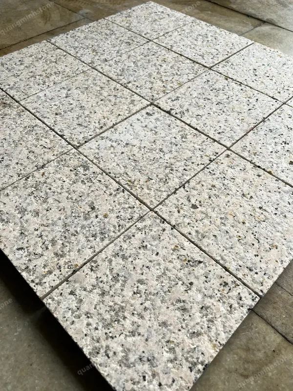 Đá cubic vàng khò nhám Lát Sân - quang minh stone 2