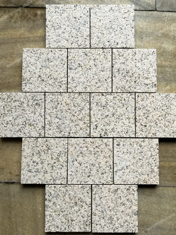 Đá cubic vàng khò nhám Lát Sân - quang minh stone 3